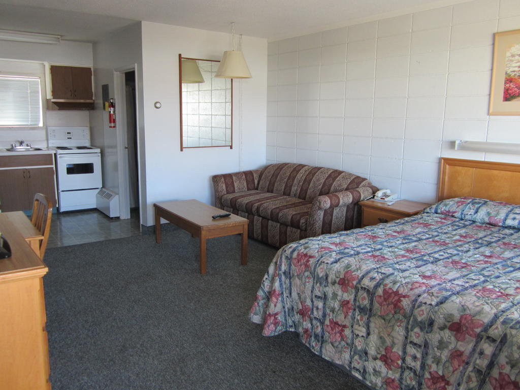 Camelot Court Motel Prince George Room photo