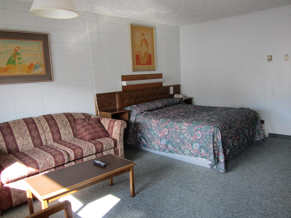 Camelot Court Motel Prince George Room photo