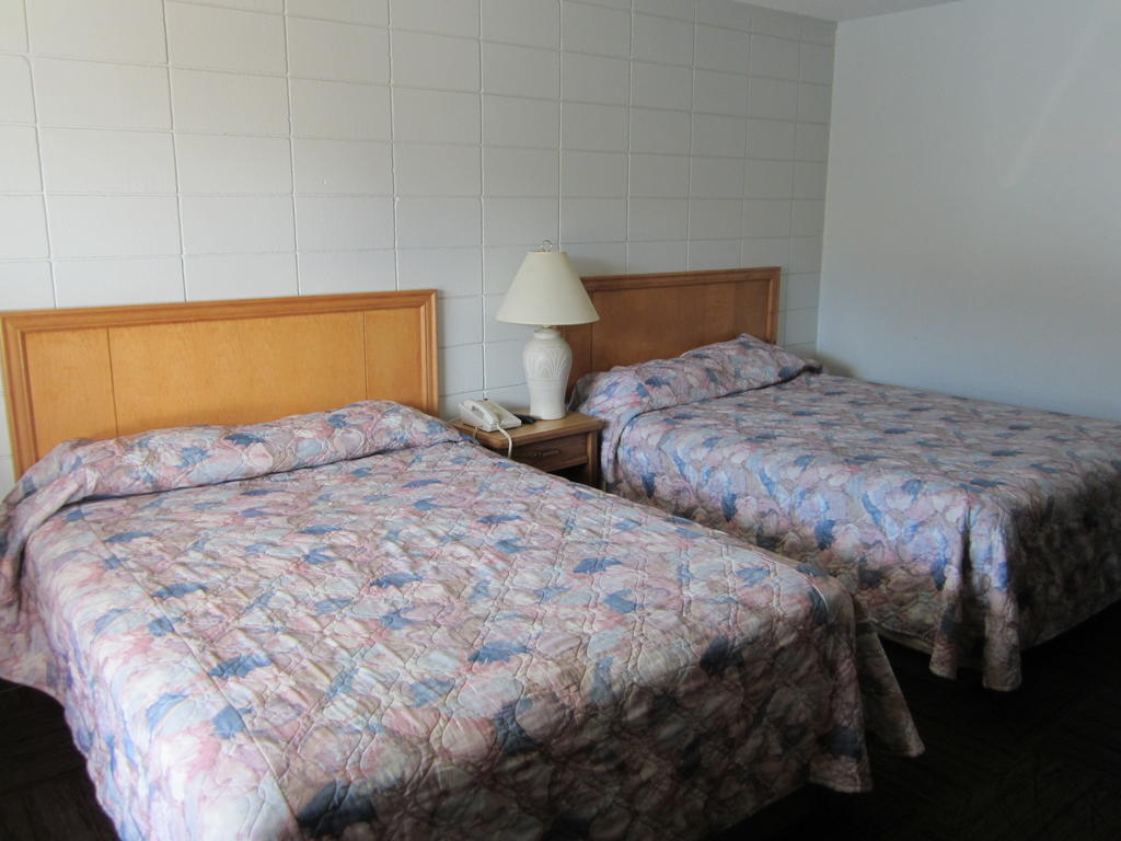 Camelot Court Motel Prince George Room photo